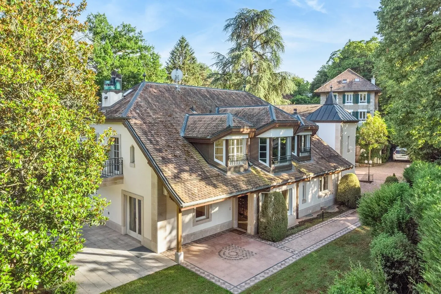 Magnificent property in Chambésy - Photo 1 of 12
