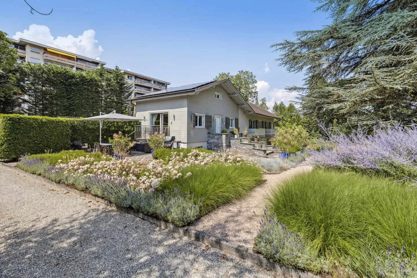 GRANDE VILLA DI LUSSO CON AMPIO GIARDINO PAESAGGISTICO - Foto 1 di 13