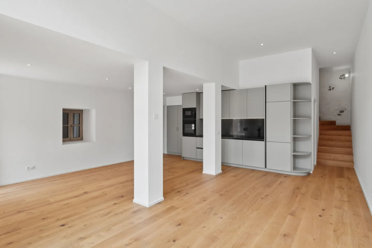 CASA DI VILLAGGIO COMPLETAMENTE RISTRUTTURATA CON MATERIALI LUSSUOSI - Foto 1 di 7