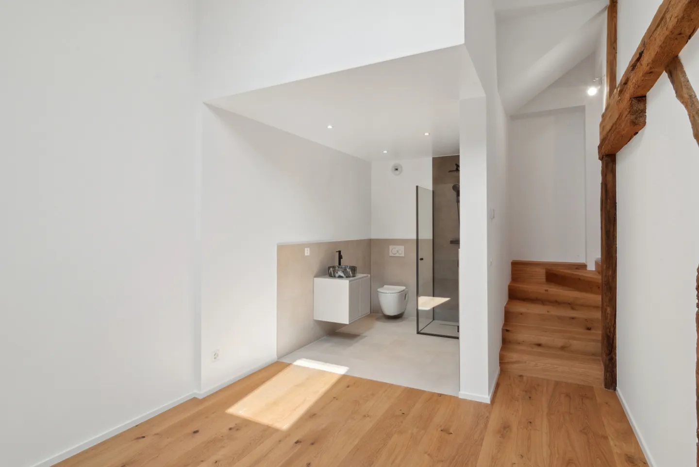 CASA DI VILLAGGIO COMPLETAMENTE RISTRUTTURATA CON MATERIALI LUSSUOSI - Foto 6 di 7