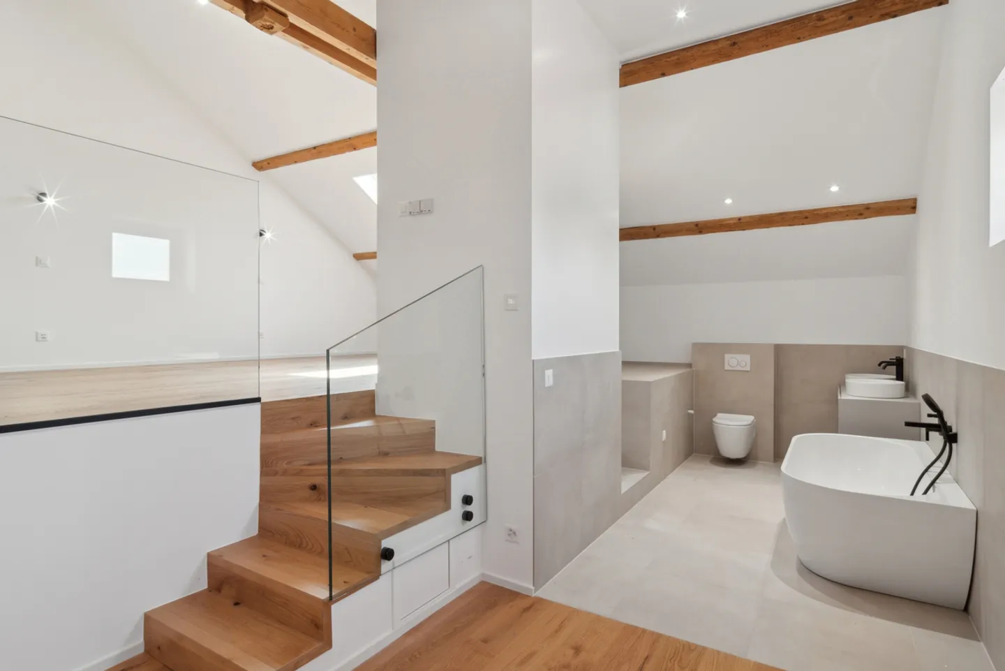 CASA DI VILLAGGIO COMPLETAMENTE RISTRUTTURATA CON MATERIALI LUSSUOSI - Foto 4 di 7