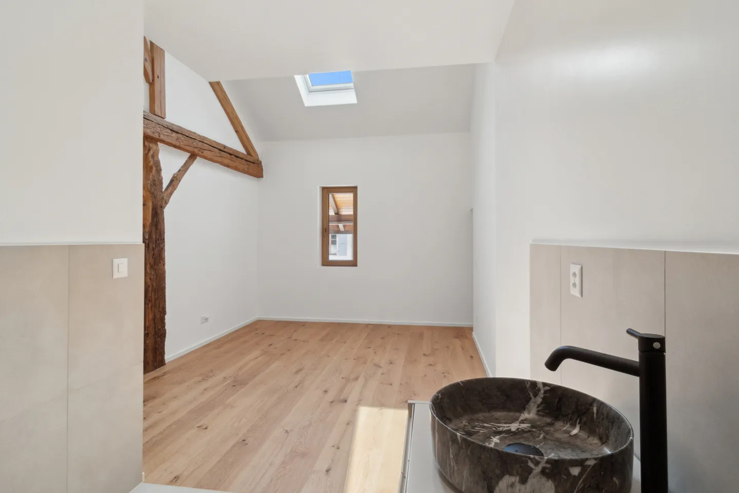 CASA DI VILLAGGIO COMPLETAMENTE RISTRUTTURATA CON MATERIALI LUSSUOSI - Foto 7 di 7