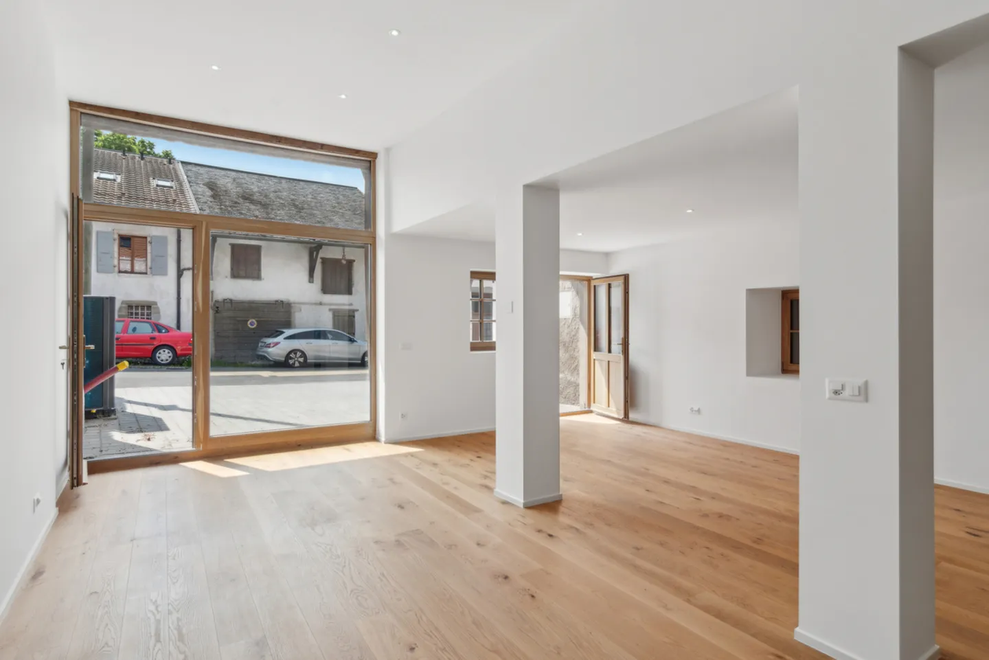 CASA DI VILLAGGIO COMPLETAMENTE RISTRUTTURATA CON MATERIALI LUSSUOSI - Foto 2 di 7