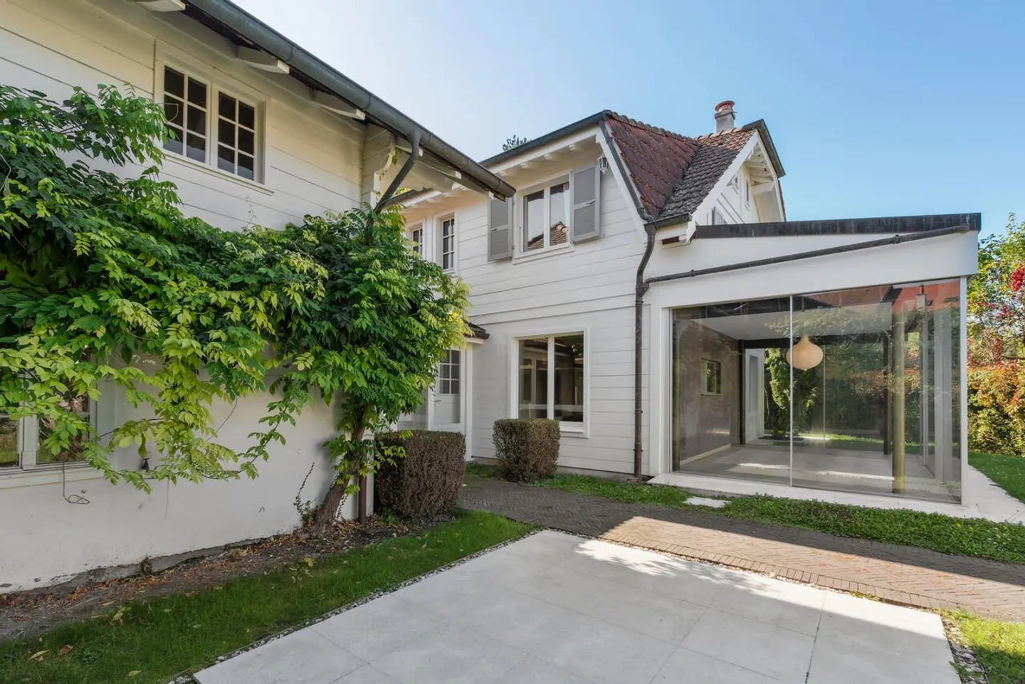 Elegant renovated family property in the heart of Bellevue - Photo 2 of 13