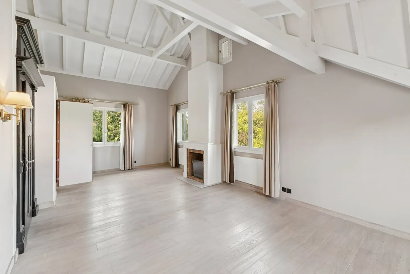 Elegant renovated family property in the heart of Bellevue - Photo 8 of 13