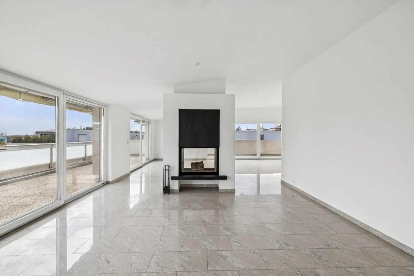 Exceptional apartment with panoramic view of Geneva - Photo 3 of 13