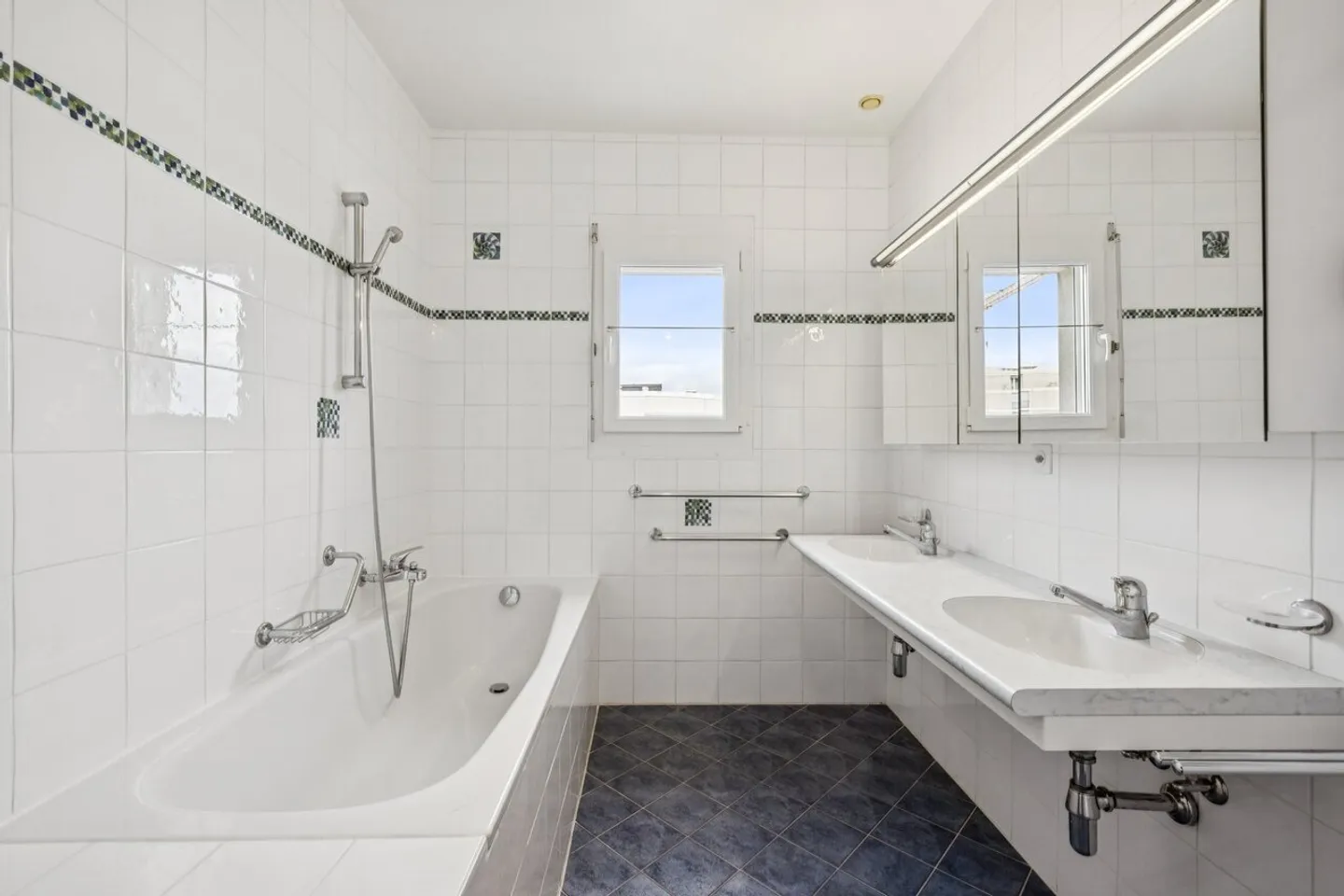 Exceptional apartment with panoramic view of Geneva - Photo 9 of 13