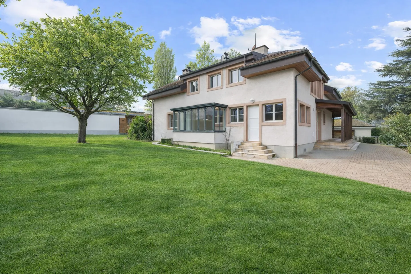 VAST FAMILY PROPERTY WITH GREEN SETTING - Photo 2 of 13