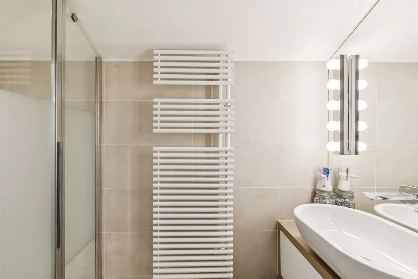 PROPRIETÀ CHARMANTE SU UN VASTO TERRENO ALBERATO E PAESAGGISTICO - Foto 10 di 12