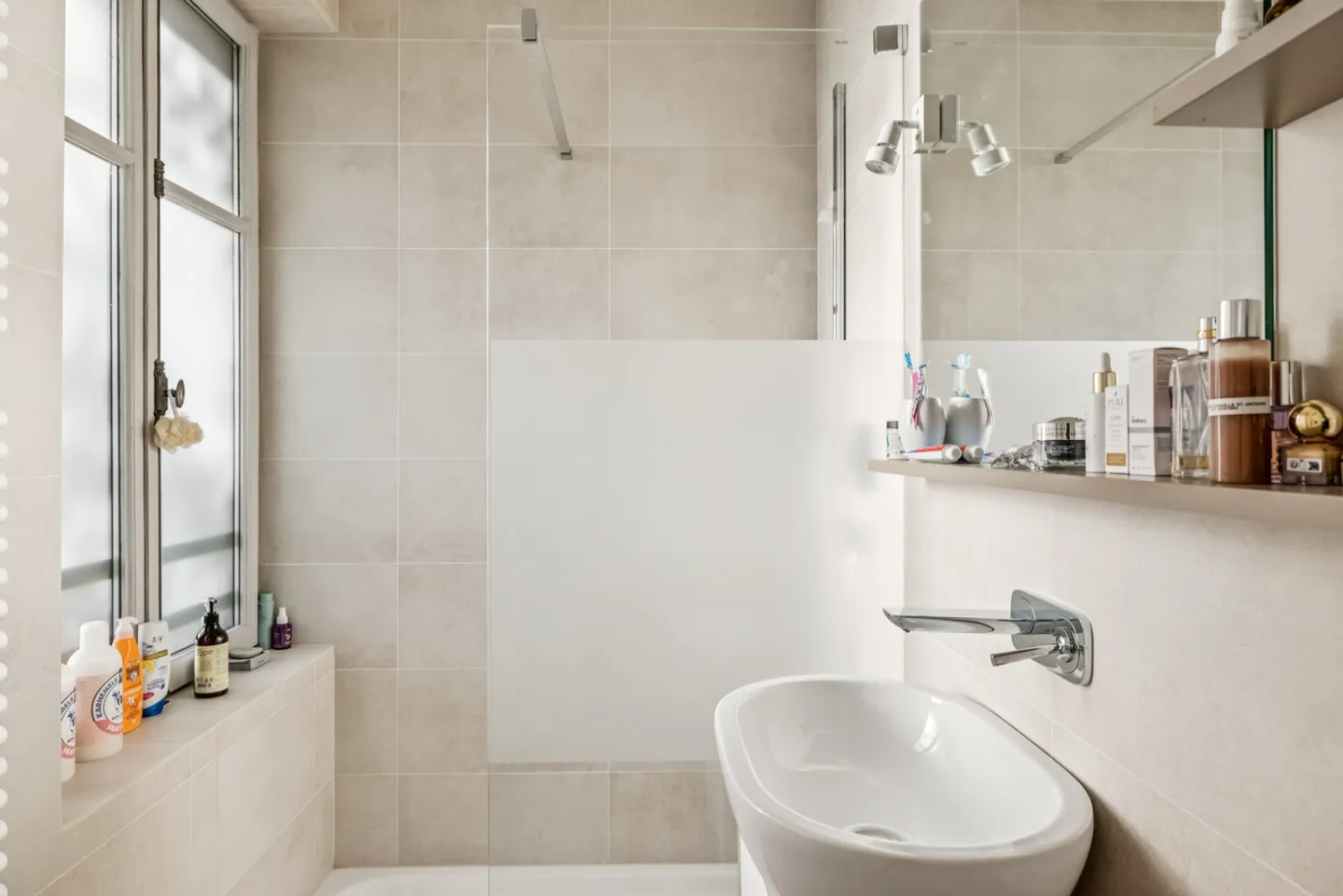 PROPRIETÀ CHARMANTE SU UN VASTO TERRENO ALBERATO E PAESAGGISTICO - Foto 8 di 12