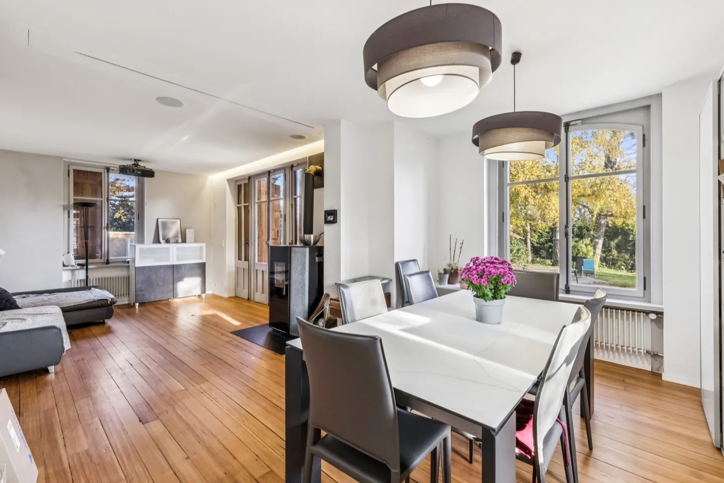 PROPRIETÀ CHARMANTE SU UN VASTO TERRENO ALBERATO E PAESAGGISTICO - Foto 1 di 12