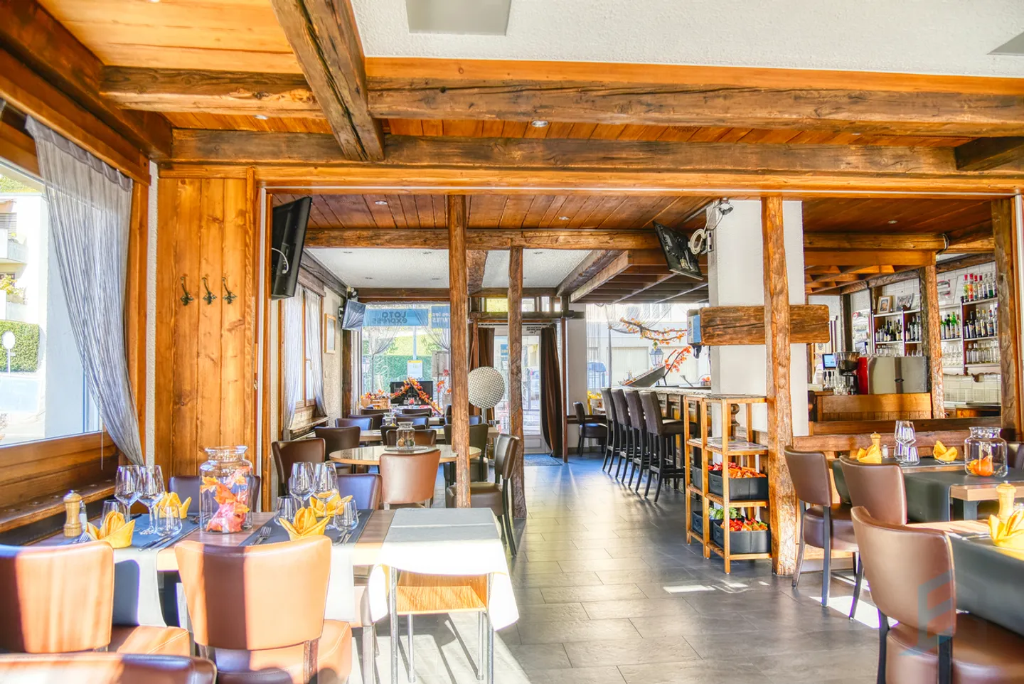 EXCLUSIVE Magnificent 218m² restaurant in the center of the village - Photo 4 of 13
