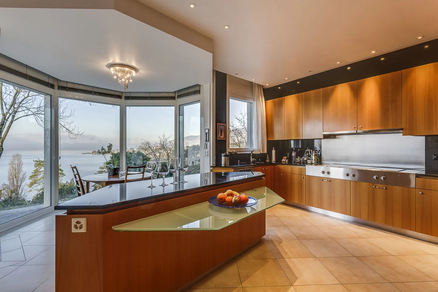 Proprietà lussuosa, vista mozzafiato e posizione unica! - Foto 10 di 13