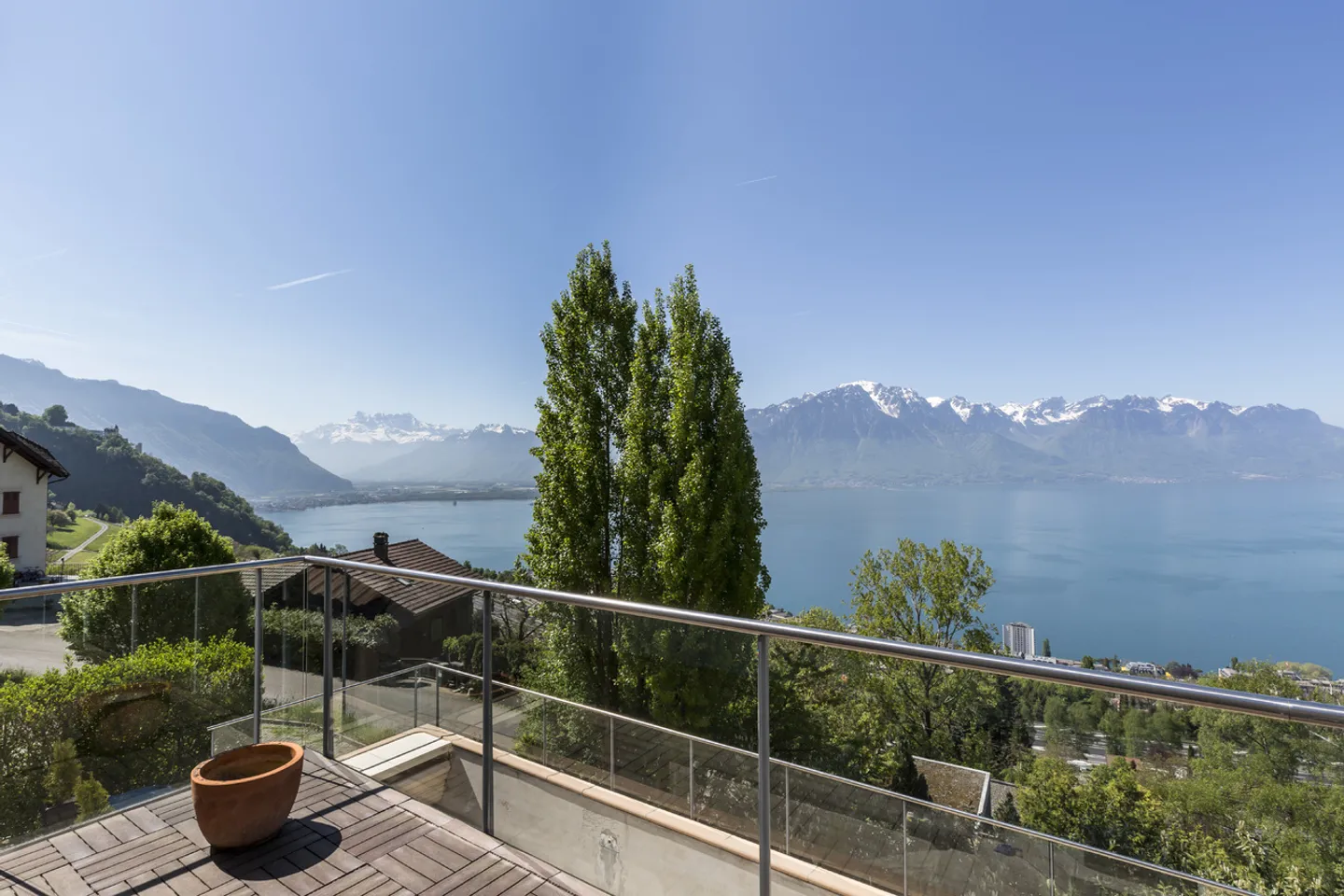 Bella villa con piscina che offre un panorama eccezionale - Foto 3 di 13