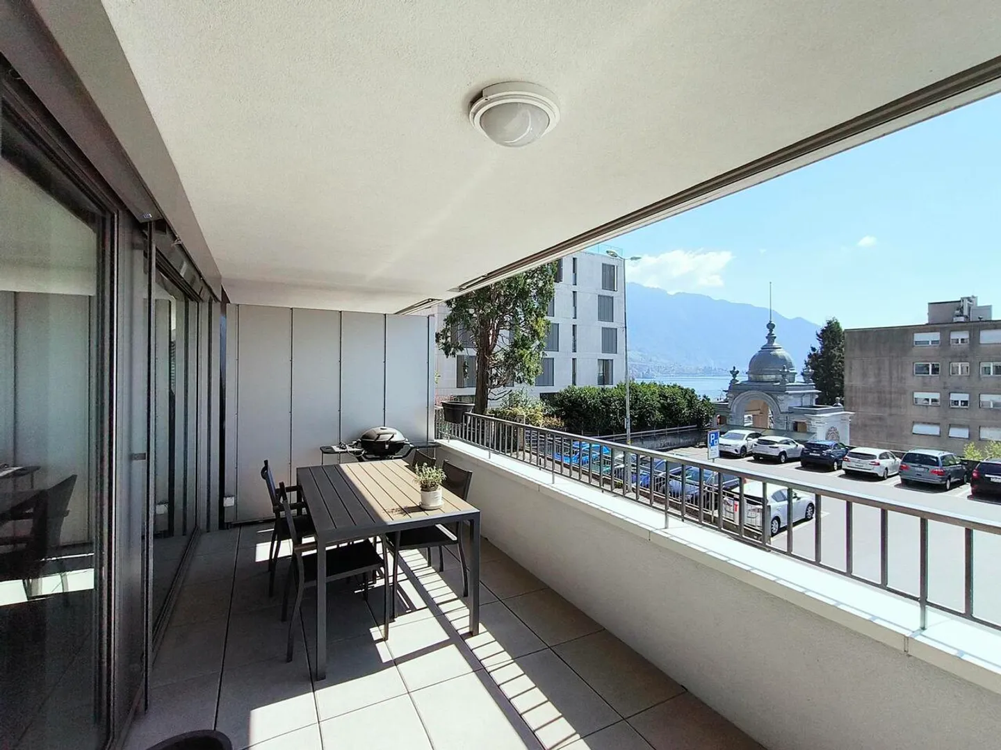 Appartamento recente con grande terrazza e balcone nel centro città - Foto 1 di 9