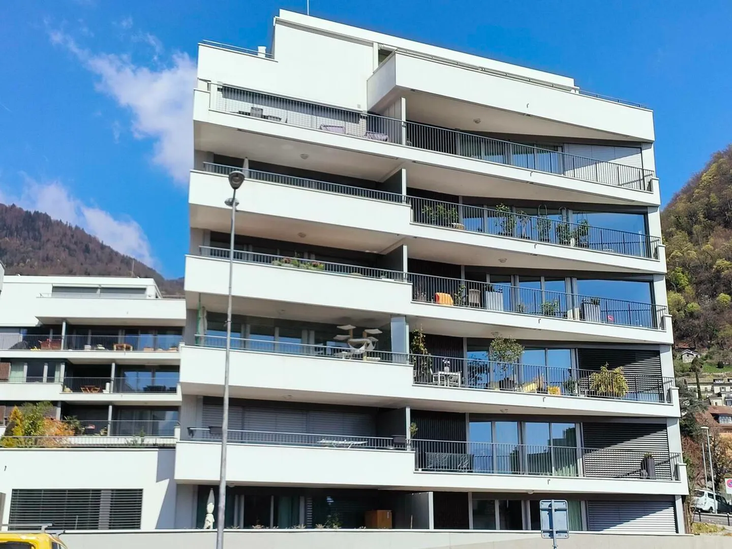 Appartamento recente con grande terrazza e balcone nel centro città - Foto 2 di 9