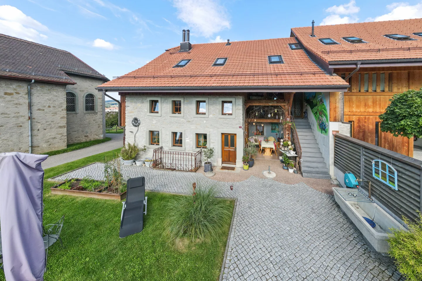 Seal and authenticity! Magnificent renovated farmhouse with 2 apartments - Photo 1 of 13