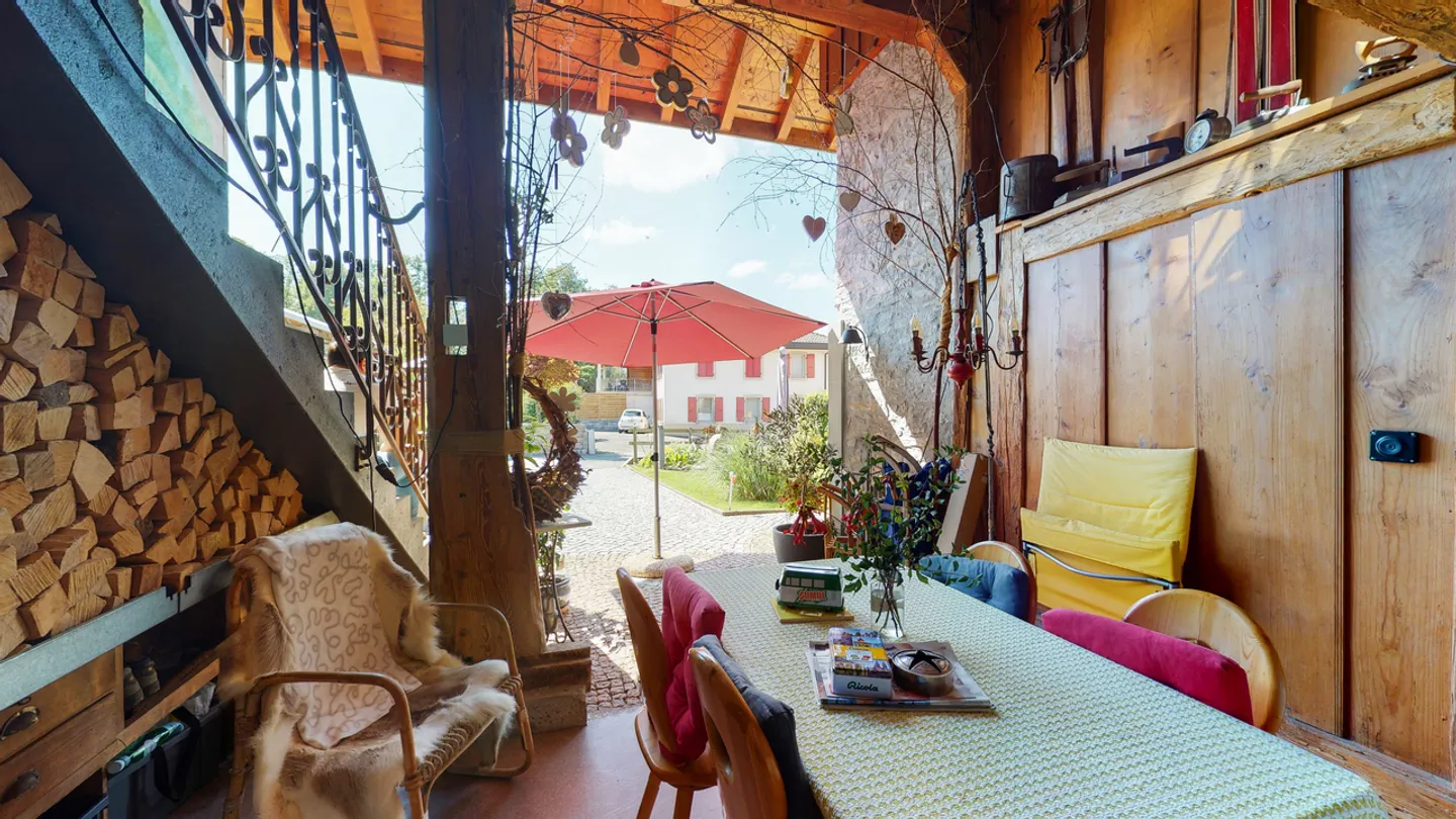 Seal and authenticity! Magnificent renovated farmhouse with 2 apartments - Photo 2 of 13