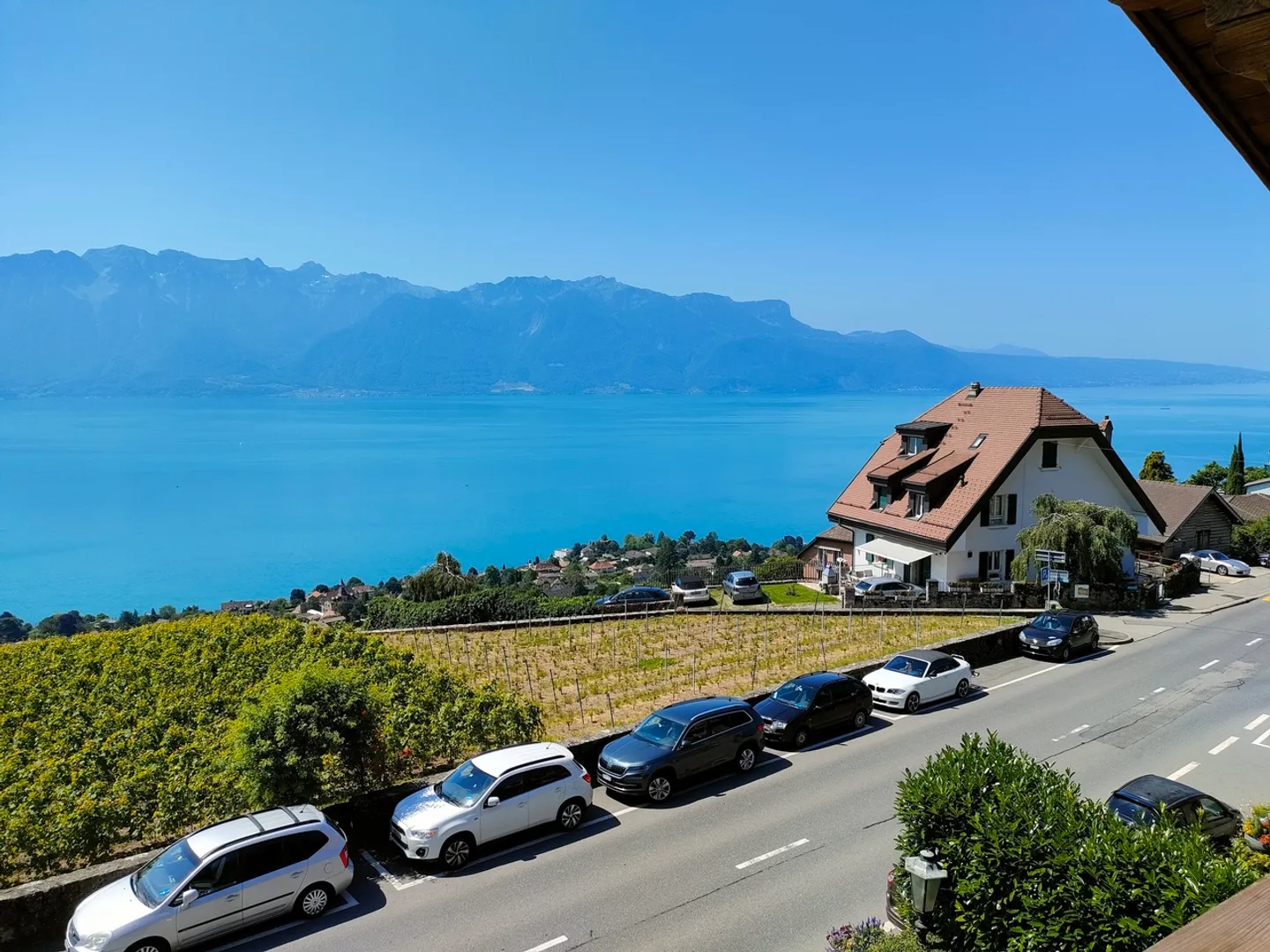 Bellissima proprietà con vista mozzafiato sul lago e senza affacci - Foto 3 di 13