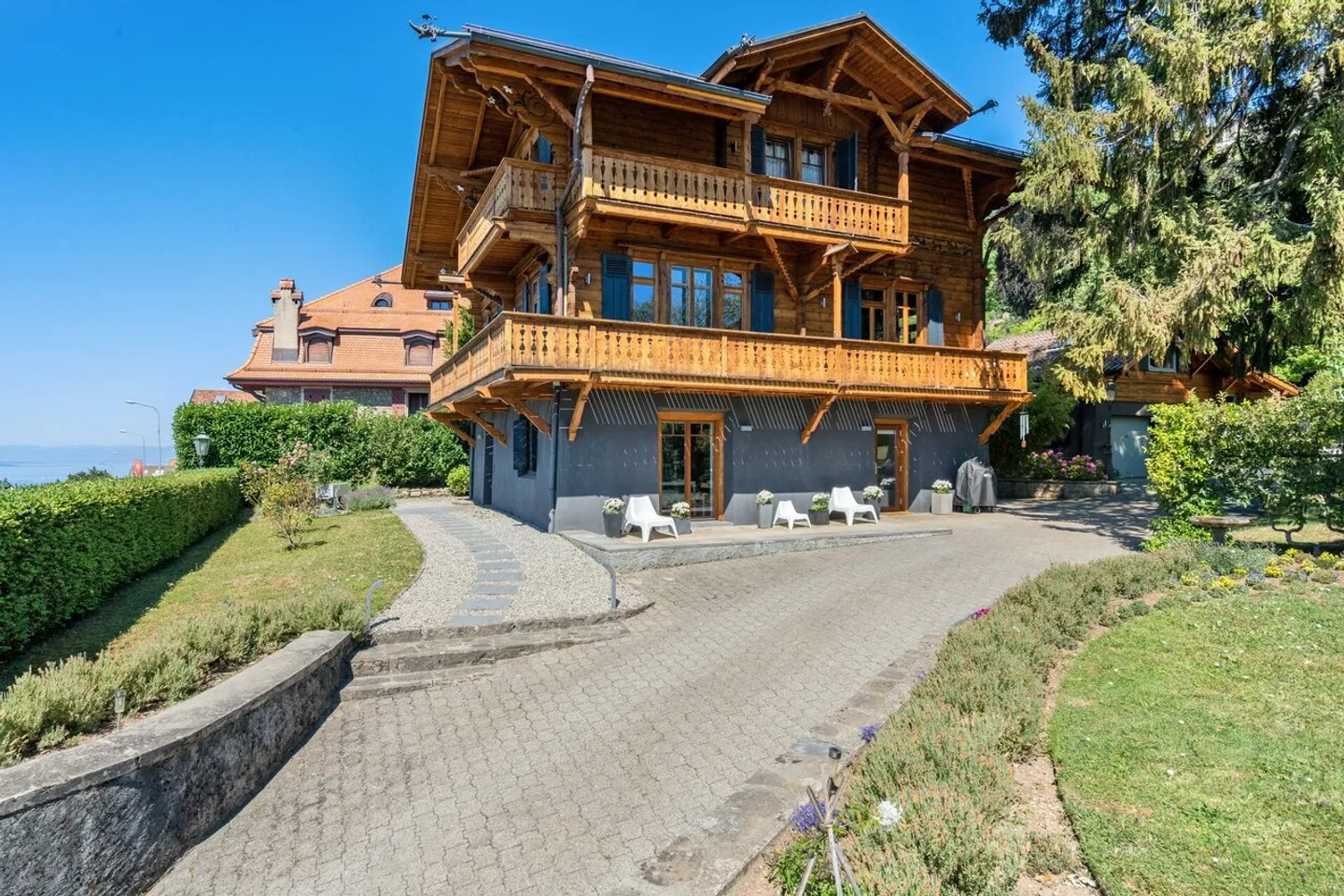 Bellissima proprietà con vista mozzafiato sul lago e senza affacci - Foto 2 di 13