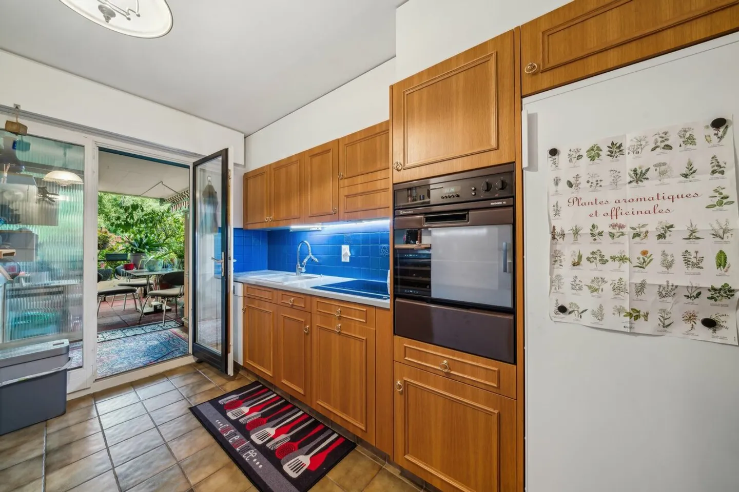 Ampio appartamento di 4,5 locali in un quartiere tranquillo e verdeggiante - Foto 4 di 8