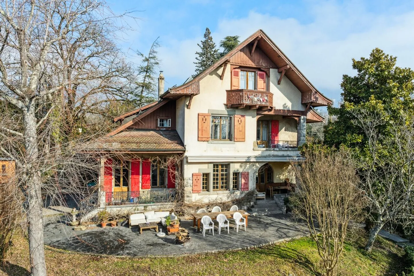 Proprietà di carattere immersa nel verde - Foto 1 di 13