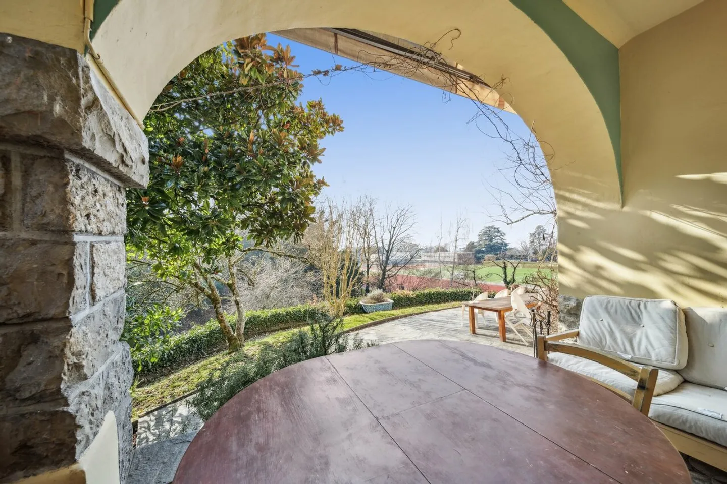 Proprietà di carattere immersa nel verde - Foto 10 di 13