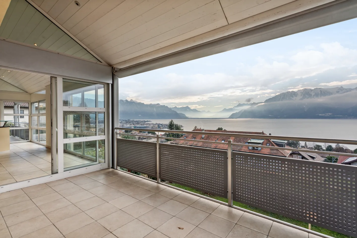 Sehr schöne Duplexwohnung mit Panoramablick auf den See! - Foto 2 von 13