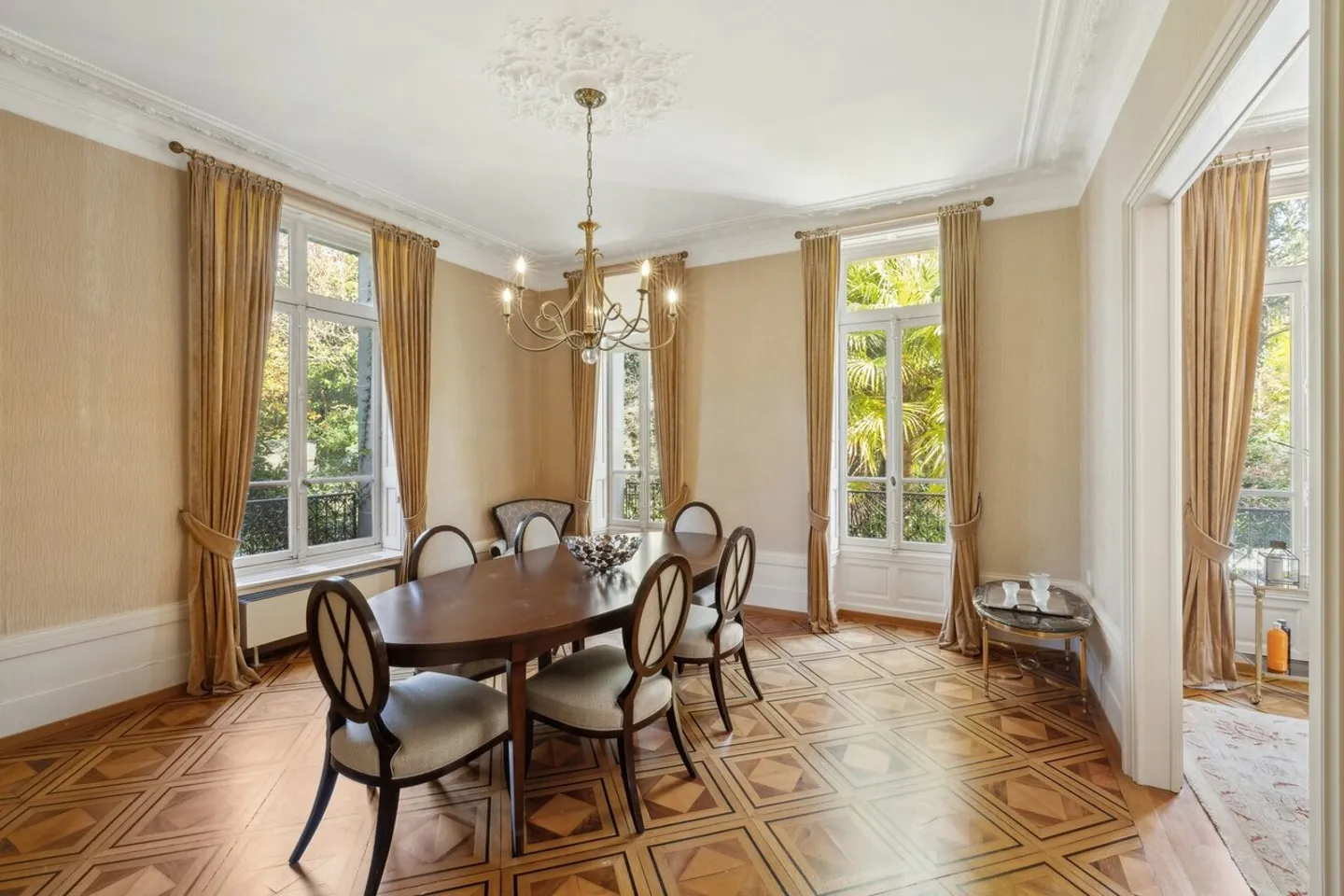 Prestigious property just steps from the lake shore, green park - Photo 6 of 13