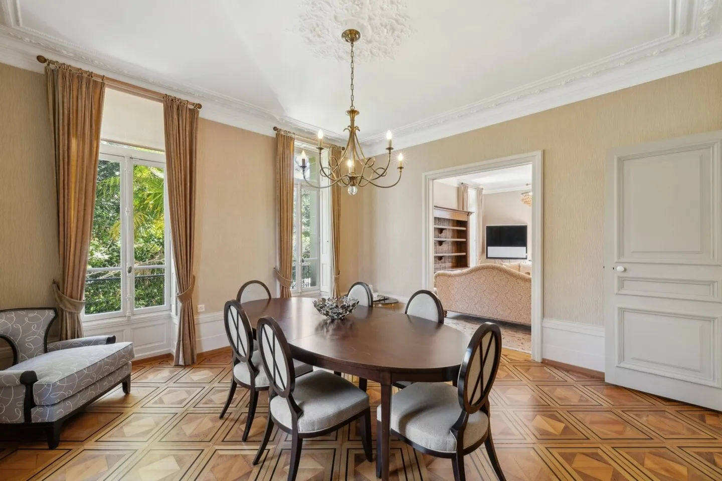 Prestigious property just steps from the lake shore, green park - Photo 7 of 13