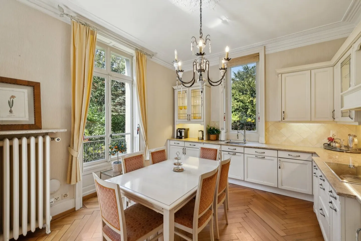 Prestigious property just steps from the lake shore, green park - Photo 8 of 13