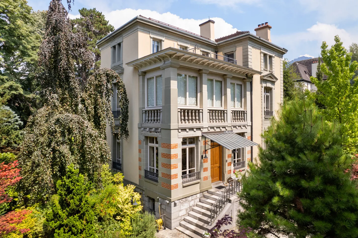 Prestigious property just steps from the lake shore, green park - Photo 1 of 13