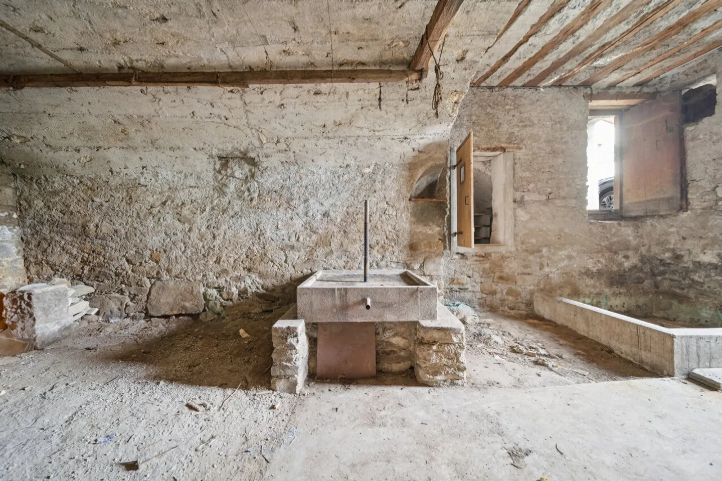 Casa di villaggio da ristrutturare con progetto per due appartamenti e studio - Foto 11 di 13