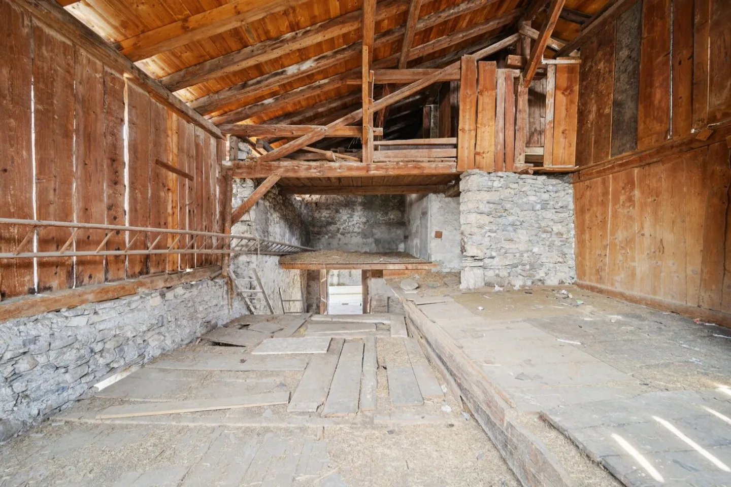 Casa di villaggio da ristrutturare con progetto per due appartamenti e studio - Foto 9 di 13
