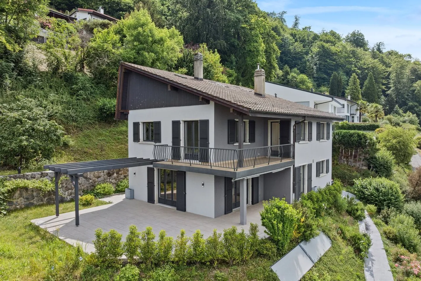 BAISSE DE PRIX : Villa individuelle de 6 1/2 pièces rénovée ! - Photo 1 sur 13