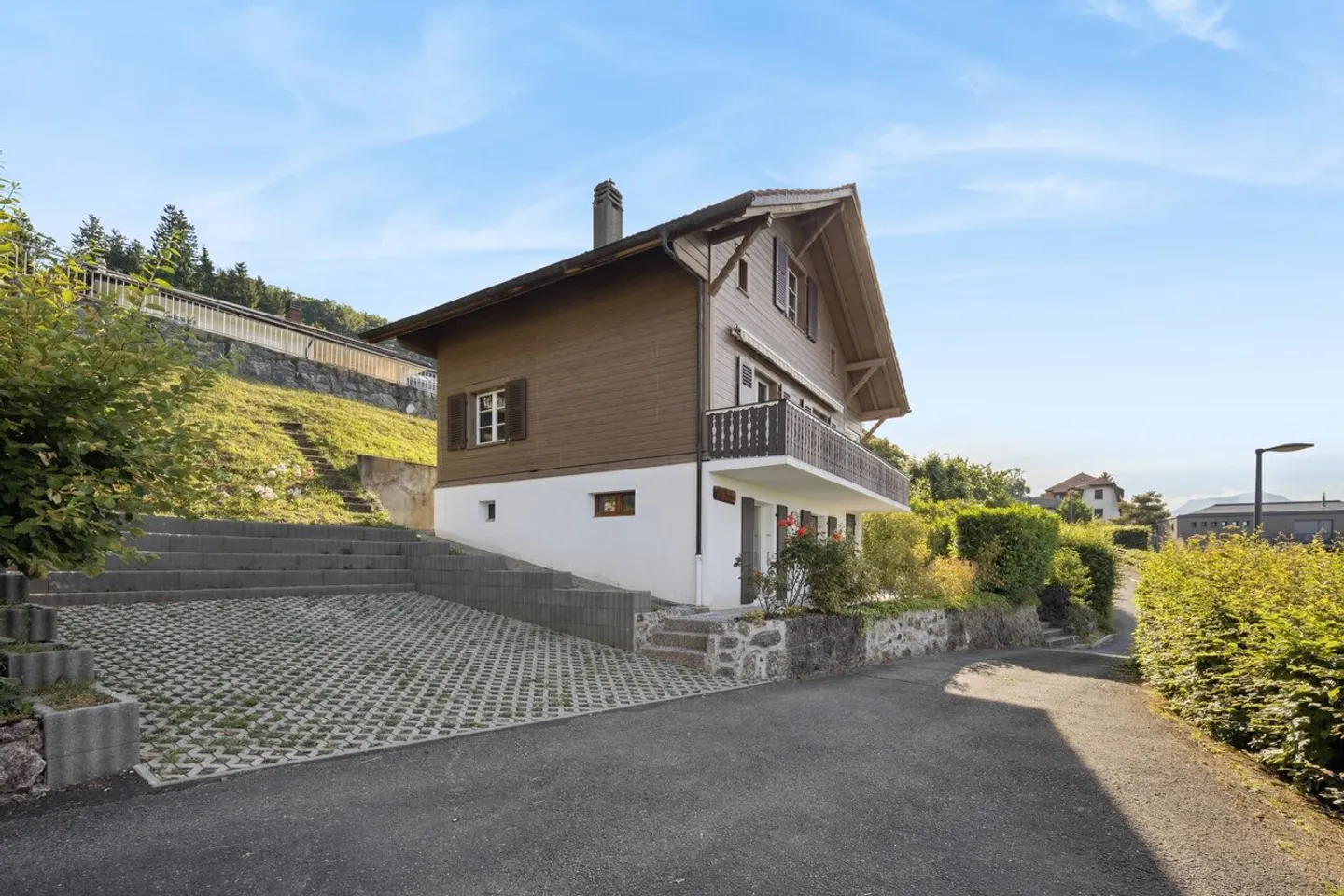 Baisse de prix : Charmant chalet rénové avec vue ! A visiter ! - Photo 2 sur 13