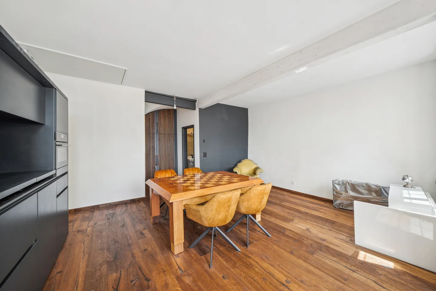 Immeuble d'habitation entièrement rénové avec vue lac - Photo 4 sur 13