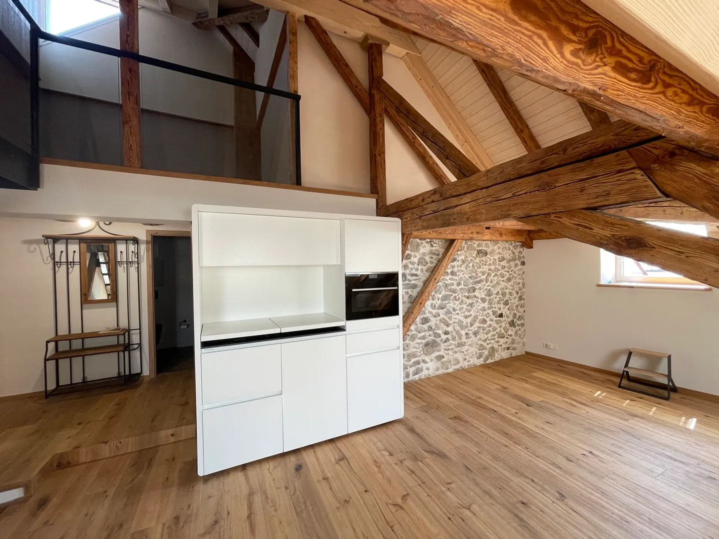 Immeuble d'habitation entièrement rénové avec vue lac - Photo 12 sur 13
