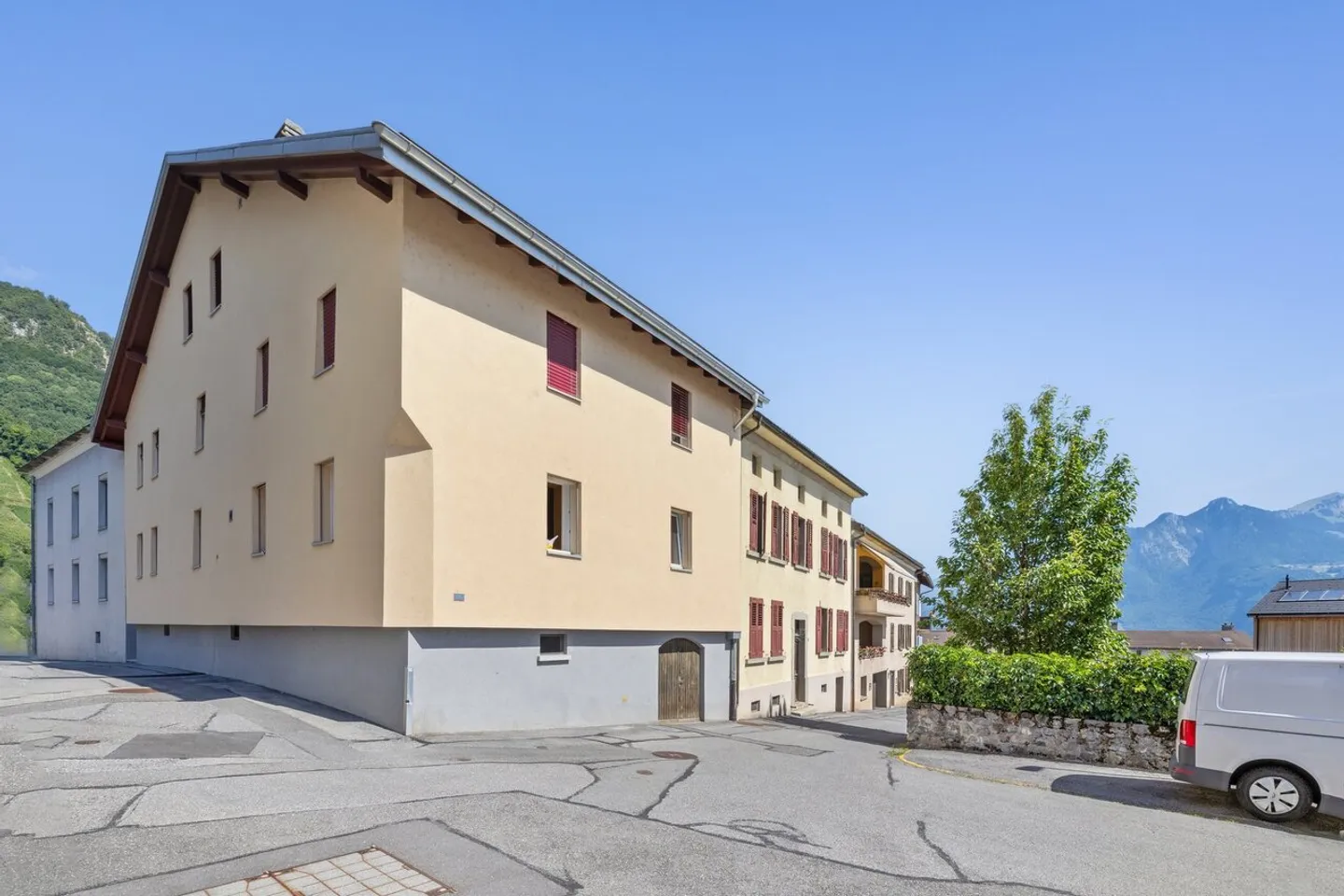 Appartamento ristrutturato di 4,5 locali in piccola PPE - centro del villaggio - Foto 1 di 10