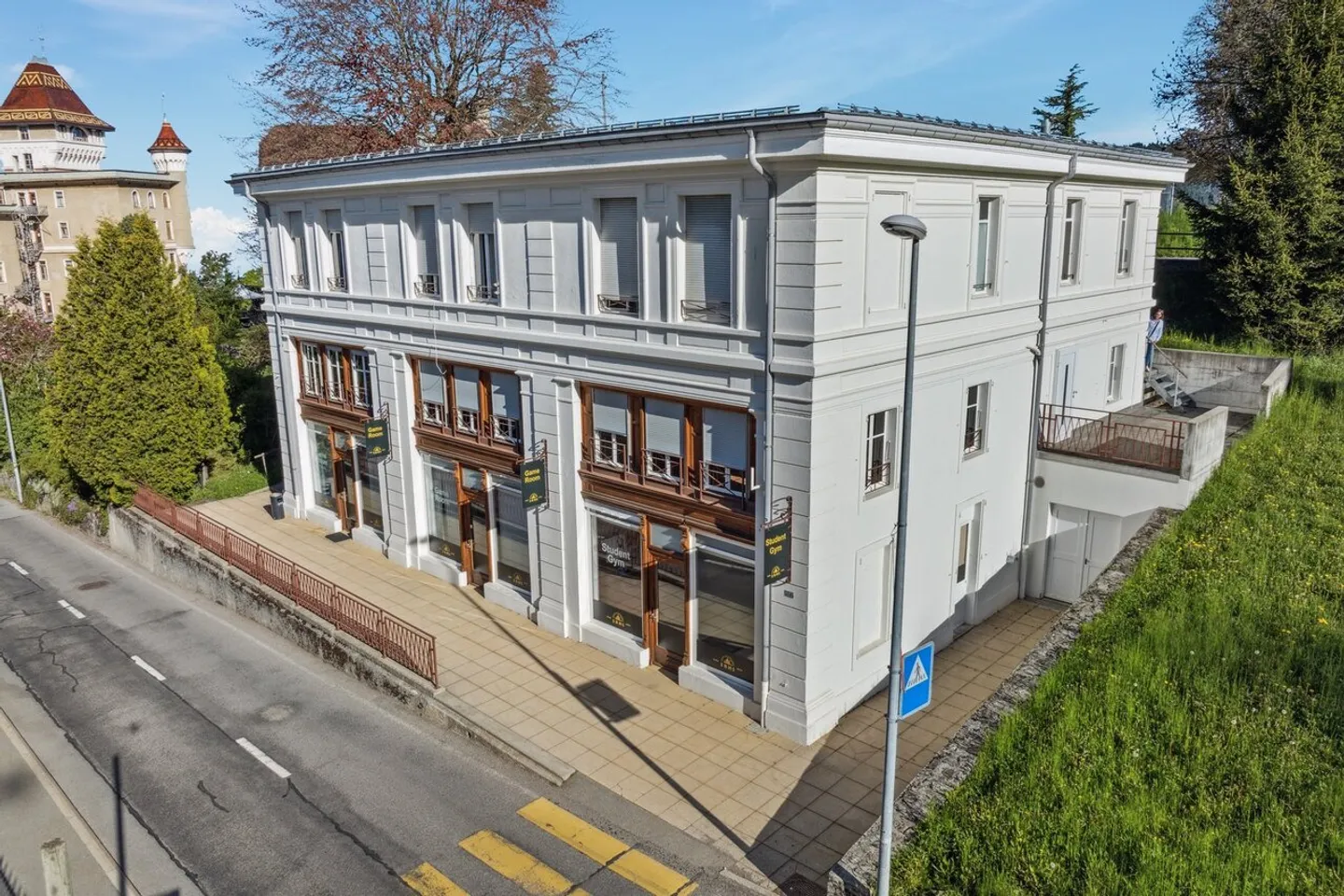 Mischgebäude in den Höhenlagen von Montreux - Foto 1 von 13