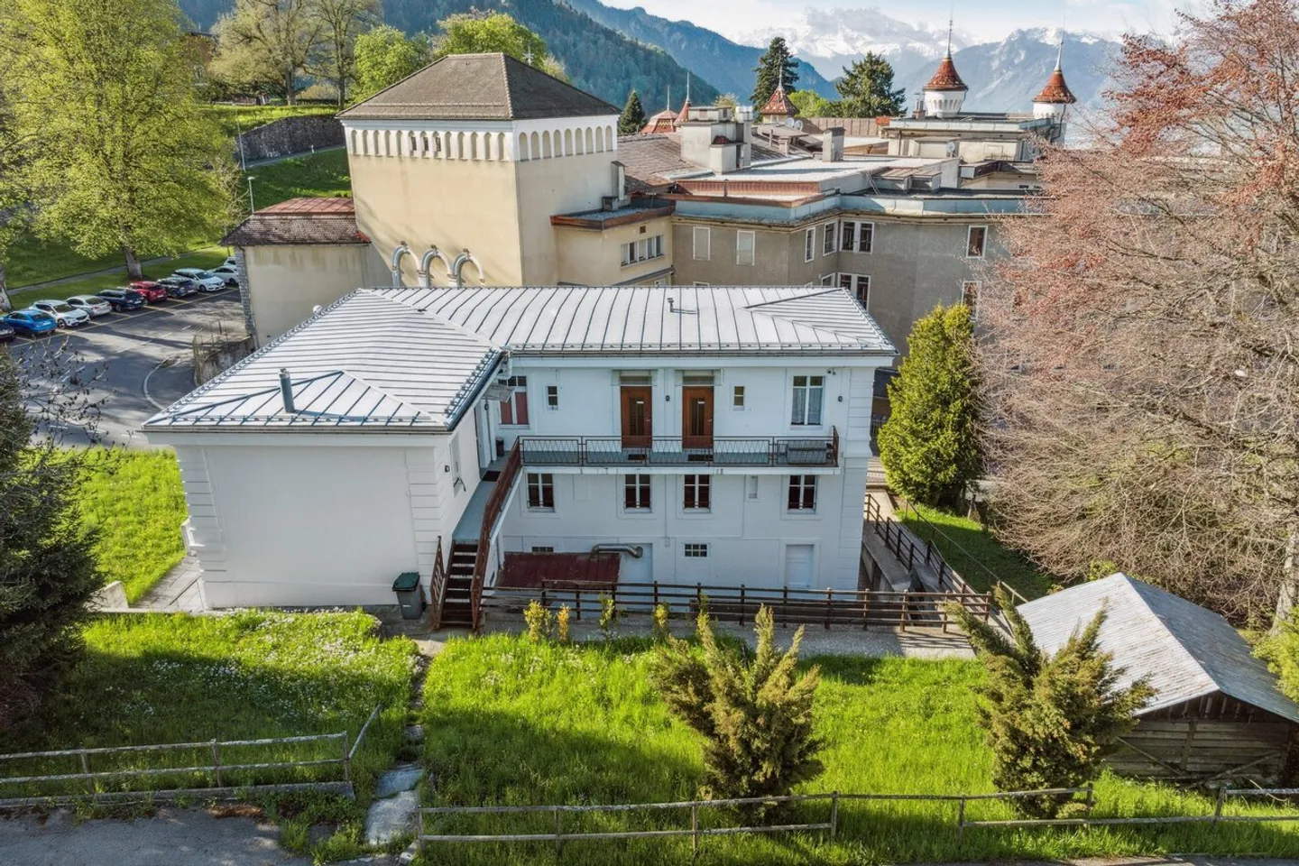 Mischgebäude in den Höhenlagen von Montreux - Foto 2 von 13