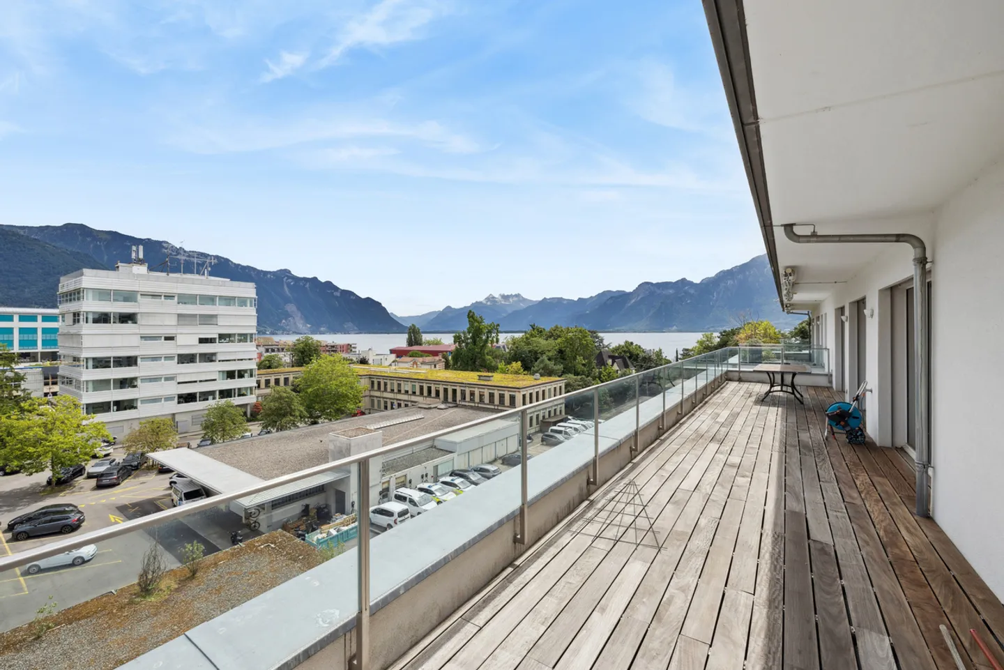 Splendide attique avec vaste terrasse et vue sur le Lac - Photo 1 sur 10