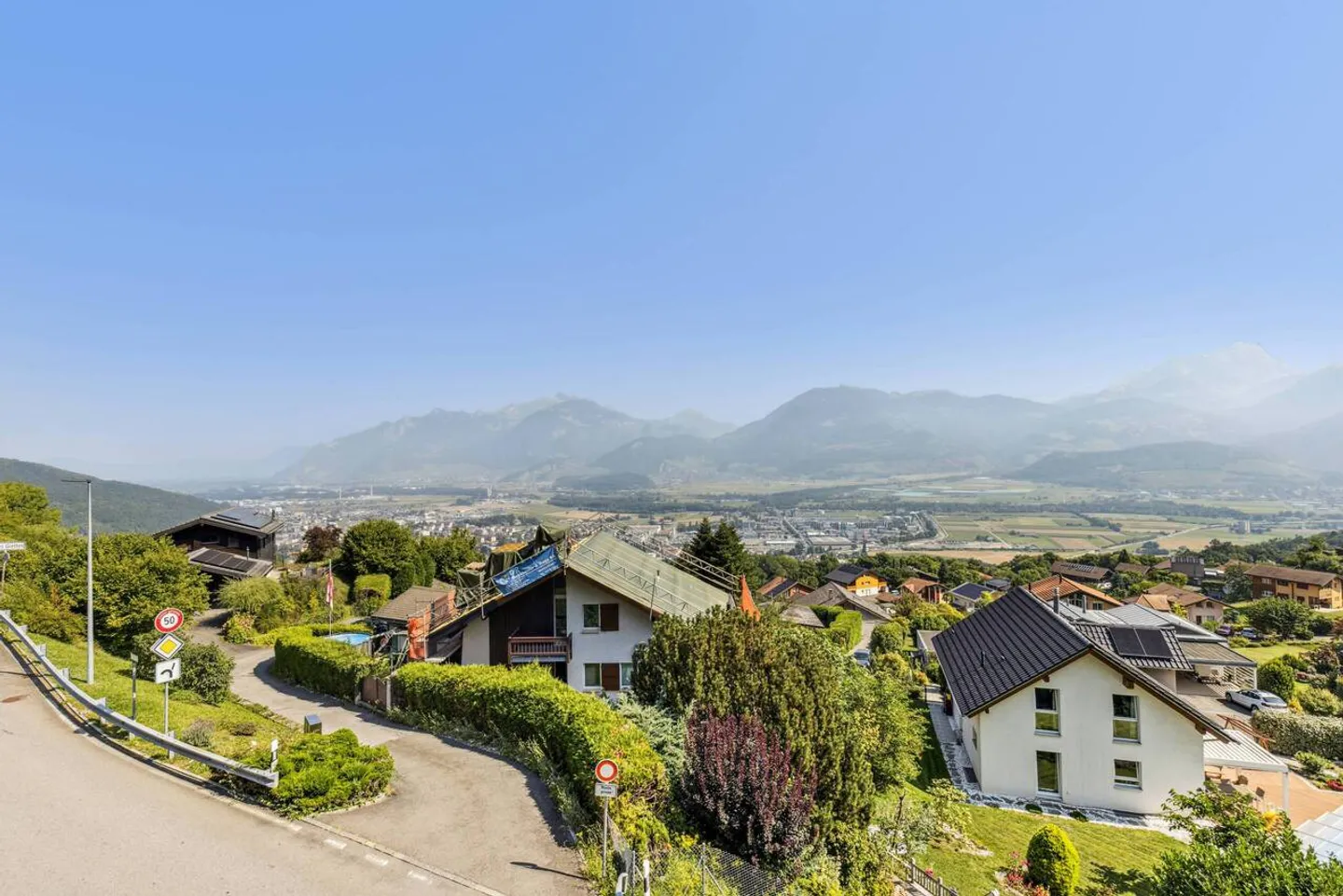 Prestigious Chalet in Choëx: Culinary Heritage and Panoramic View - Photo 9 of 13