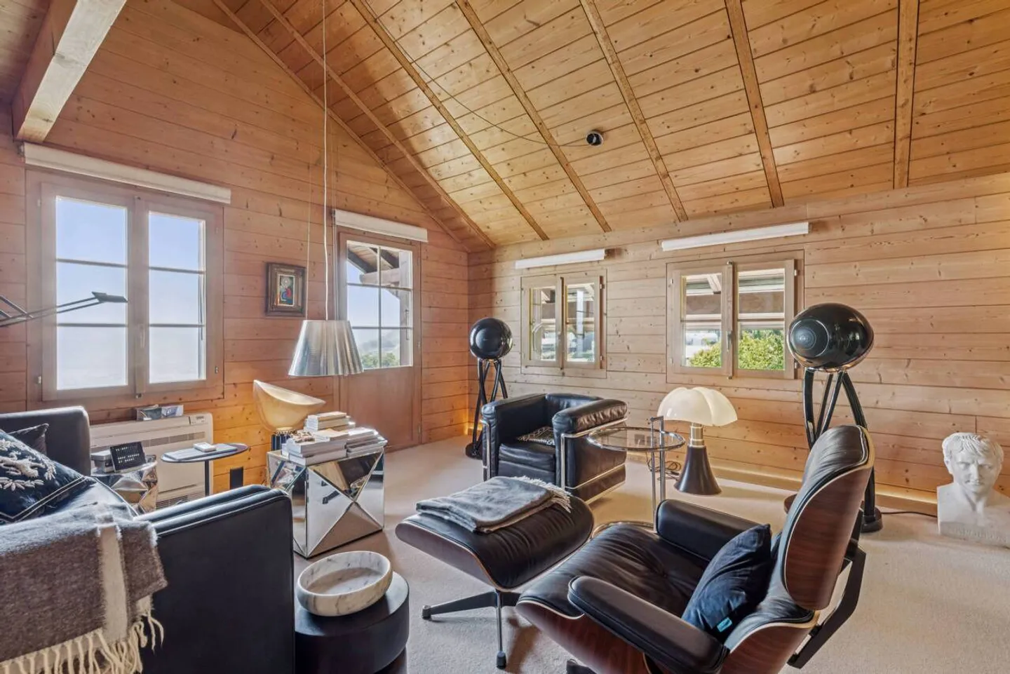 Prestigious Chalet in Choëx: Culinary Heritage and Panoramic View - Photo 3 of 13