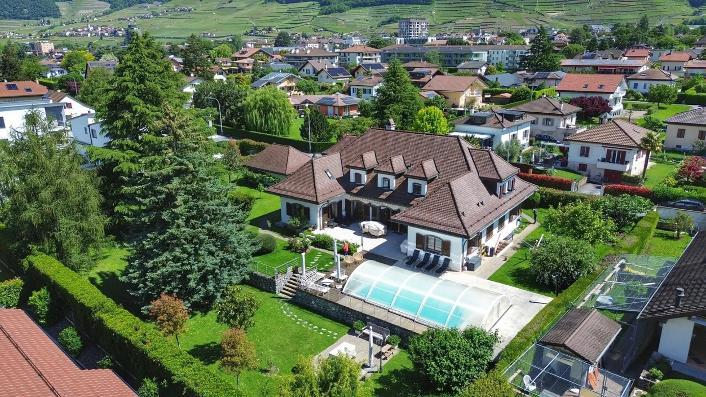 Meisterimmobilie mit 9 Zimmern und Pool - Foto 2 von 13