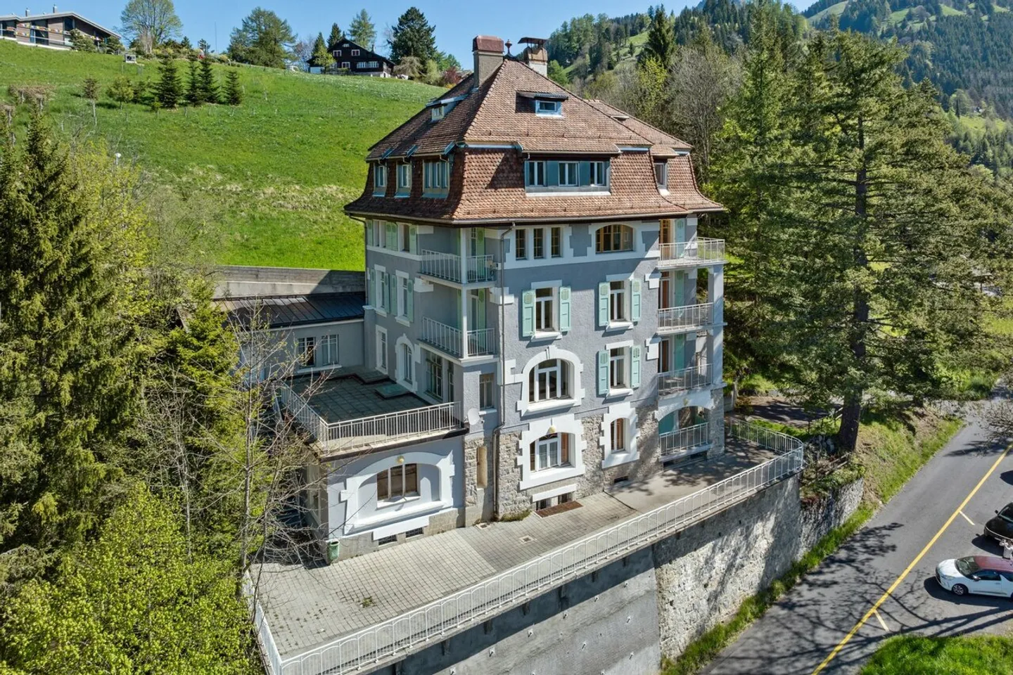 "Coup de coeur" per questo edificio con vista mozzafiato! - Foto 1 di 13