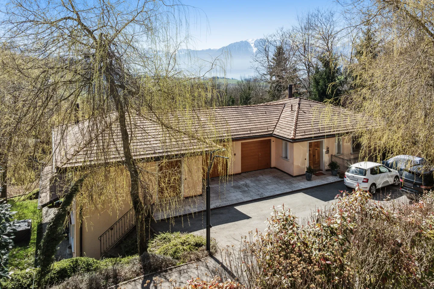 Villa incantevole con due alloggi separati e vista sulle Alpi - Foto 2 di 13