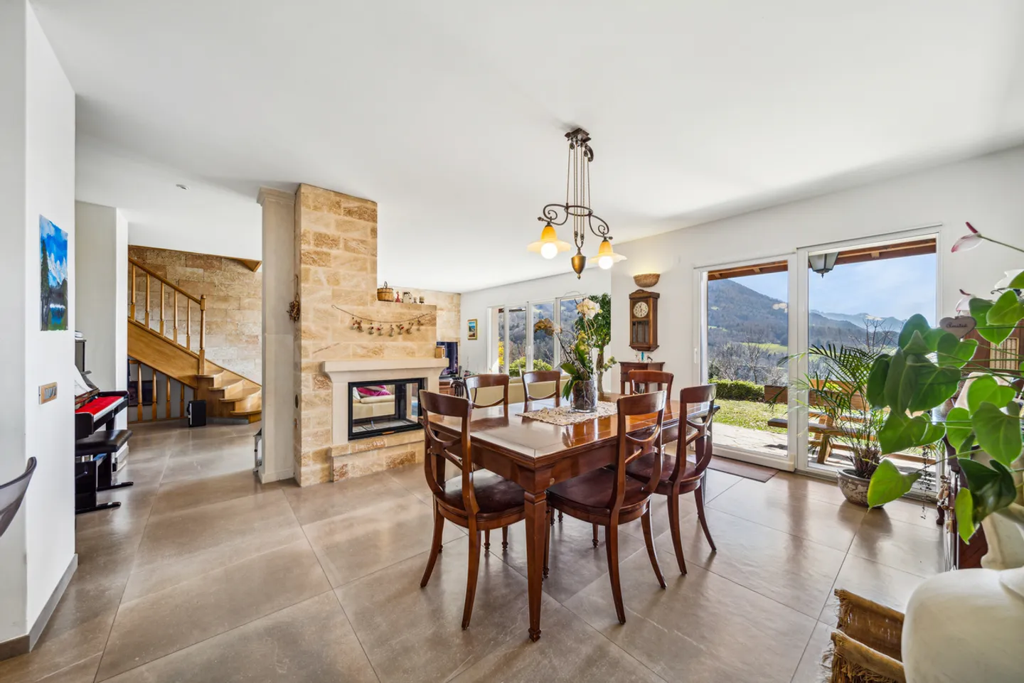 Villa incantevole con due alloggi separati e vista sulle Alpi - Foto 4 di 13