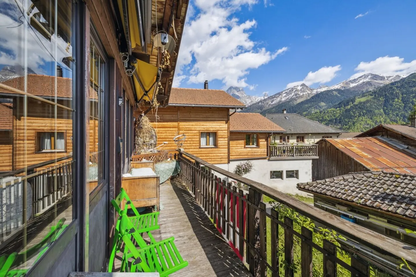 Chalet familial ensoleillé à Bex avec parcelle constructible - Photo 12 sur 13