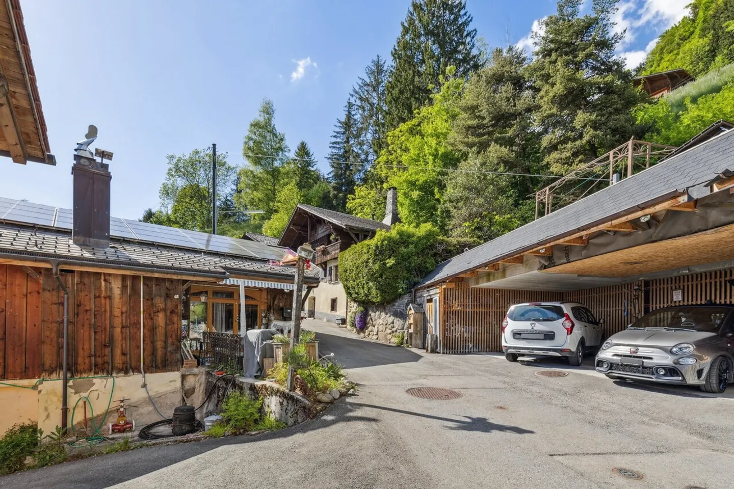 Chalet familial ensoleillé à Bex avec parcelle constructible - Photo 5 sur 13
